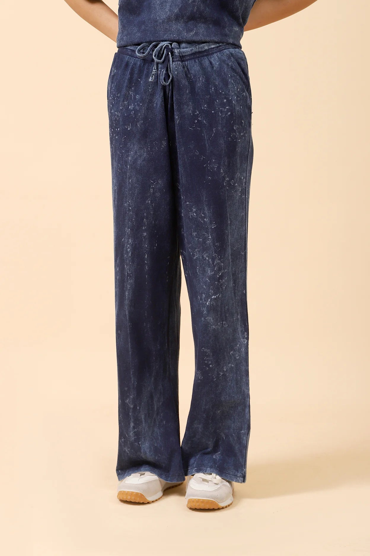 DENIM-WASHED WIDE LEG TROUSER