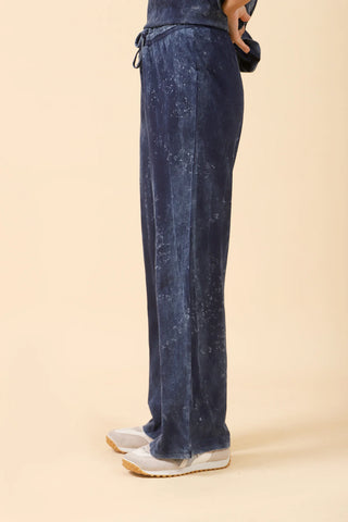 DENIM-WASHED WIDE LEG TROUSER