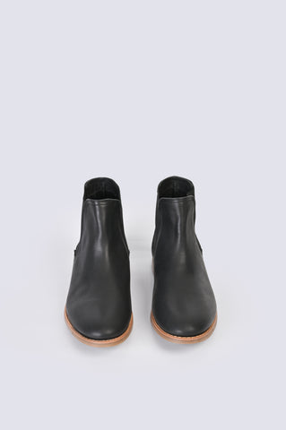 CHELSEA BOOTS