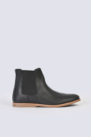 CHELSEA BOOTS