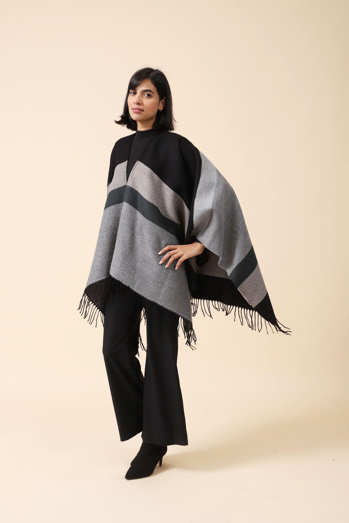 COLOR BLOCK CAPE SHAWL